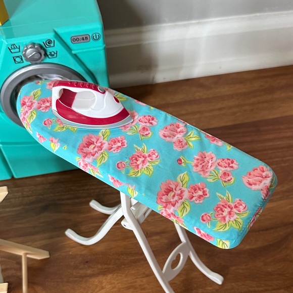 Battat Our Generation Miniature Laundry Set with Teal Washer and Dryer - Picture 2 of 9